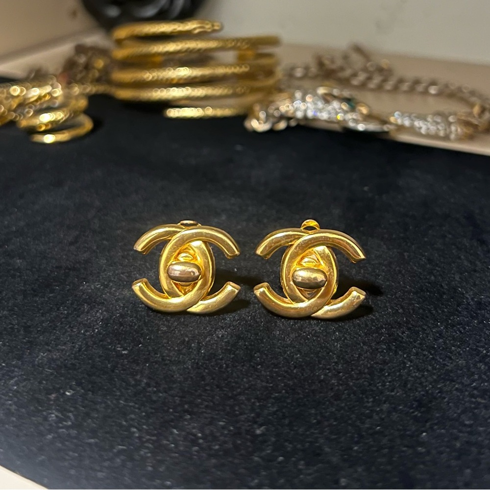 AUTHENTIC CHANEL Classic Turnlock CC EARRINGS . Excellent Vintage condition.